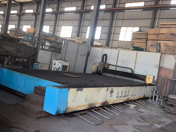 �����и��